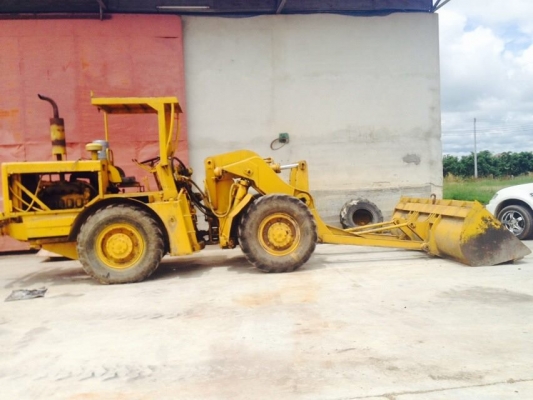 รถตัก MITSUBISHI แขนยาว ตัก 2.5 คิว เครื่องหกสูบ แบบเอวอ่อน.