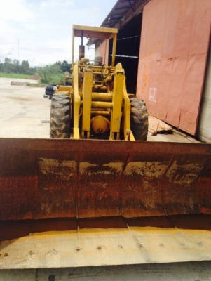 รถตัก MITSUBISHI แขนยาว ตัก 2.5 คิว เครื่องหกสูบ แบบเอวอ่อน.