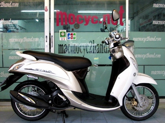 Fino fi พรีเมี่ยม สีขาวนํ้าตาล รถเดือน ก.ย. ปี56 ไมล์ 13906 โล รุ่นใหม่หัวฉีด กระบอกสูบ diasil ของแถม 2 รายการ 25900