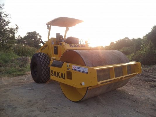 รถบดถนนสั่นสะเทือนล้อเรียบ SAKAI รุ่น SV520D