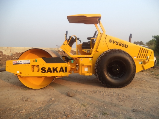 รถบดถนนสั่นสะเทือนล้อเรียบ SAKAI รุ่น SV520D