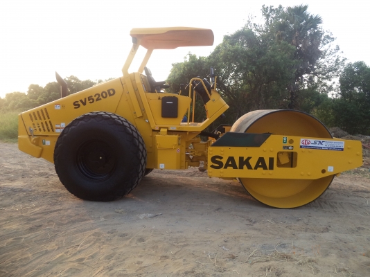 รถบดถนนสั่นสะเทือนล้อเรียบ SAKAI รุ่น SV520D