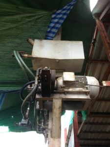 แท่นอัดไฮดรลิกตัวใหญ่ แท่นอัดไฮดรลิกตัวใหญ่