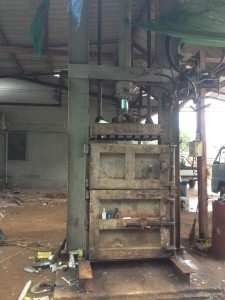 แท่นอัดไฮดรลิกตัวใหญ่