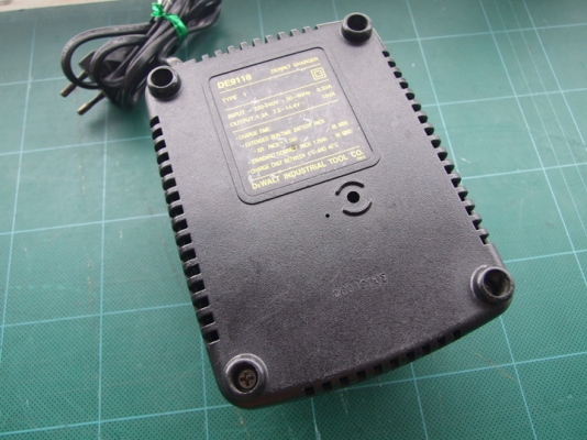 ที่ชาร์ตแบตเตอรี่ DEWALT DE9118 (7.2~14.4V NiCd Charger)