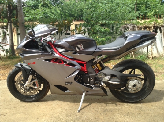 ธารนนทบุรี//ขาย MV AGUSTA F4 ปี2010 สวยๆเดิมๆแรงๆ เครื่องสมบูรณ์มากๆท๊อกมาตามมือ ระบบไฟสมบูรณ์ทุกจุด เอกสารอินวอยท์+สรรพสารมิตร
