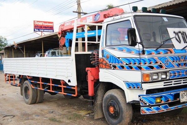 ขาย 6 ล้อกลางติดเครน 3 ตัน 4 ปลอก กระบะยาว 5.30 เมตร