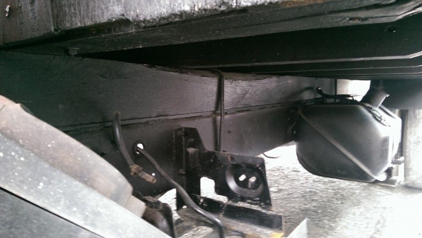 ขาย 6 ล้อกลางติดเครน 3 ตัน 4 ปลอก กระบะยาว 5.30 เมตร