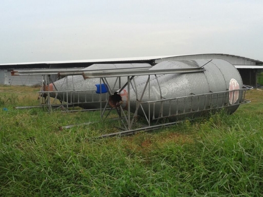 ไซโลว์ (ถังผสมอาหาร)2ใบ ไซโลว์ (ถังผสมอาหาร)2ใบ