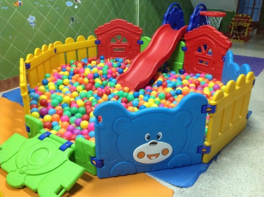 ของเล่นบ้านเด็กเป็นชุด พร้อมชั้นวางของ