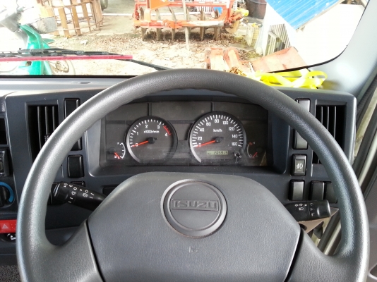 ขายด่วน 6 ล้อตู้แห้ง ยาว 5.5 เมตร อีซูซุ NQR 175 แรงม้า ปี 53 ยูโร 3