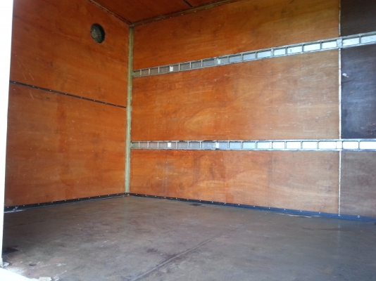 ขายด่วน 6 ล้อตู้แห้ง ยาว 5.5 เมตร อีซูซุ NQR 175 แรงม้า ปี 53 ยูโร 3