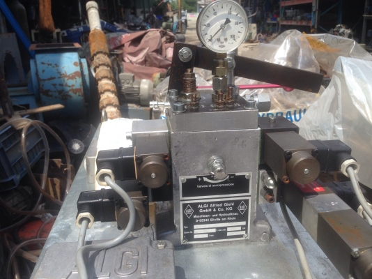 ขายปั้มน้ำมันไฮโดรลิค Algi made in Italy ขนาด 3HP. 380V มอเตอร์อยู่ในถังน้ำมัน พร้อมวาล์วคอนโทรล 4 ชุดในตัว ของใหม่เก่าเก็บ ไม่เคยใช้งาน มี 4 ชุดครับ ขายปั้มน้ำมันไฮโดรลิค Algi made in Italy ขนาด 3HP. 380V มอเตอร์อยู่ในถังน้ำมัน พร้อมวาล์วคอนโทรล 4 ชุดในตัว ของใหม่เก่าเก็บ ไม่เคยใช้งาน มี 4 ชุดครับ