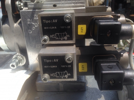 ขายปั้มน้ำมันไฮโดรลิค Algi made in Italy ขนาด 3HP. 380V มอเตอร์อยู่ในถังน้ำมัน พร้อมวาล์วคอนโทรล 4 ชุดในตัว ของใหม่เก่าเก็บ ไม่เคยใช้งาน มี 4 ชุดครับ ขายปั้มน้ำมันไฮโดรลิค Algi made in Italy ขนาด 3HP. 380V มอเตอร์อยู่ในถังน้ำมัน พร้อมวาล์วคอนโทรล 4 ชุดในตัว ของใหม่เก่าเก็บ ไม่เคยใช้งาน มี 4 ชุดครับ