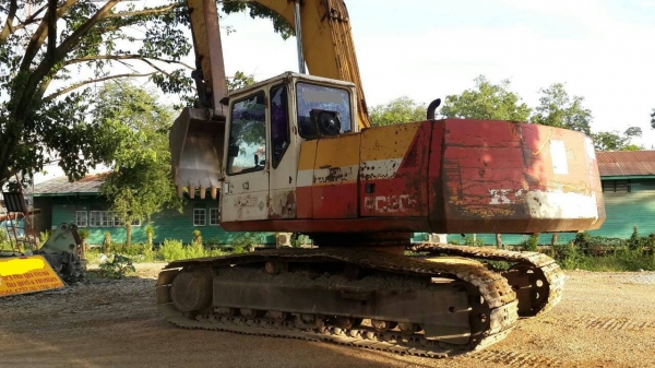 ขายKOMATSU PC200-5คอนโทรลสั้น ไฟฟ้าครบเล่มพร้อม สภาพสวยพร้อมใช้ ราคาต่อรองได้ ติดต่อได้ที่คุณ อ๊อฟ พิจิตร 086-737-9991