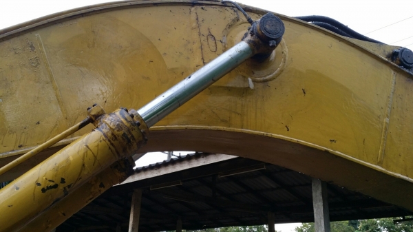 ขายแบคโฮ Kobelco SK200 Mark 3 รถพร้อมใช้งาน แอร์เย็น ปั้มดี โซ่ยังเหลือเยอะ ใบแทร็คครบ ช่วงล่างดี