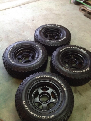 ขายยาง BF GOODRICH  ALLTERRAIN 265-75-16 ปี11 ดอกหนาๆสวยๆ พร้อมล้อ ครับ