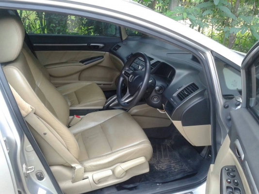ขายเก๋ง ฮอนด้า CIVIC ปี52 e เบาะหนังใช้งานมือ เดียว เบนซิน เดิมๆ เอกสารพร้อมโอน วิ่ง แสนหก ภายในสวย