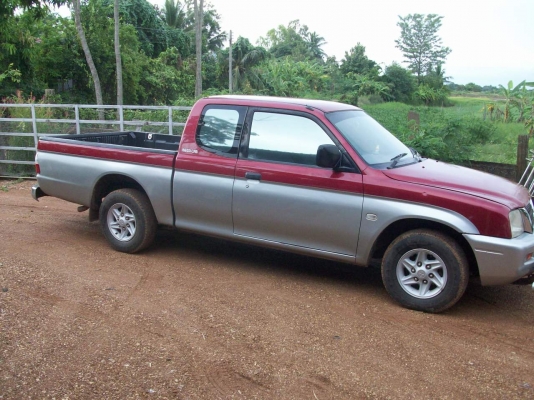 กระบะสภาพสวยมาก เครื่อง 2.8 ปี  03  พร้อมใช้งาน มาก่อนใด้ก่อนครับ รถบางทั้งคัน