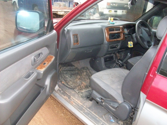 กระบะสภาพสวยมาก เครื่อง 2.8 ปี  03  พร้อมใช้งาน มาก่อนใด้ก่อนครับ รถบางทั้งคัน