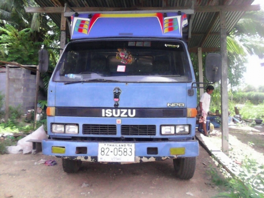 รถหกล้อ isuzu รุ่น npr 110 มี fหน้า มี fหลัง 360000