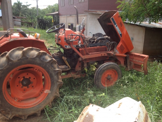 ขายรถเกี่ยวข้าวพร้อมรถไถ่แถมรถพ่วงพร้อม