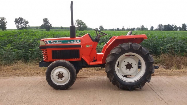 ขายครับ KUBOTA L1-24 เครื่องดี เกียร์ดี ครับ สภาพพร้อมใช้งาน ครับ