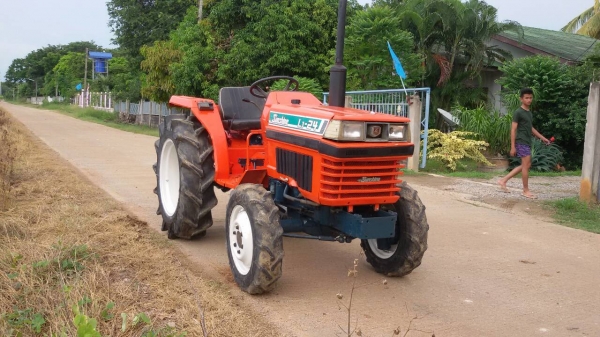 ขายครับ KUBOTA L1-24 เครื่องดี เกียร์ดี ครับ สภาพพร้อมใช้งาน ครับ