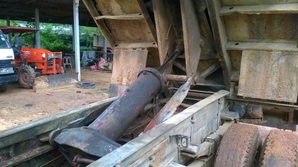 ขายรถดั้มเกษตร 6 ล้อหัวยาว สภาพพร้อมใช้งาน เครื่อง 6BB1 145 แรงม้า คัสซีสวยตลอดเส้น เฟืองท้ายร็อคกี้ ทะเบียนพร้อมโอน ราคาต่อรองได้ครับ