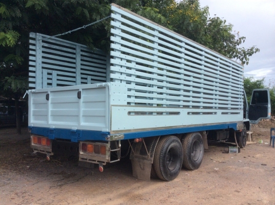 ขายISUZU 10ล้อRocky 175 แรง ยาว 7.2 ม. (ยาวพิเศษรถห้างแท้) กะบะพื้นปูสแตนเลส ตีนเป็ด ครัทซีดี เครื่องดี ยางดี ขาย 700,000 บาท