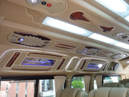 ขายรถตู้commuterหลังคาสูง2500d4d ปี13 รถ9เดือน ไมล์4600กม.แท้ เท่านั้น แต่งvip400000บาทมีใบเสร์็จยืนยัน