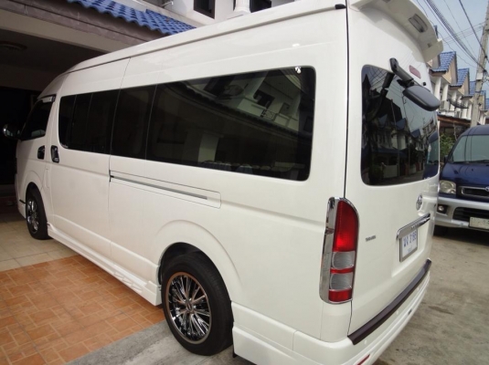 ขายรถตู้commuterหลังคาสูง2500d4d ปี13 รถ9เดือน ไมล์4600กม.แท้ เท่านั้น แต่งvip400000บาทมีใบเสร์็จยืนยัน