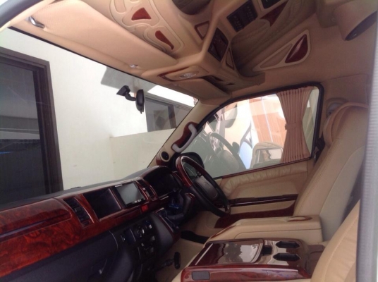 ขายรถตู้commuterหลังคาสูง2500d4d ปี13 รถ9เดือน ไมล์4600กม.แท้ เท่านั้น แต่งvip400000บาทมีใบเสร์็จยืนยัน