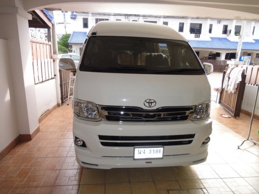 ขายรถตู้commuterหลังคาสูง2500d4d ปี13 รถ9เดือน ไมล์4600กม.แท้ เท่านั้น แต่งvip400000บาทมีใบเสร์็จยืนยัน