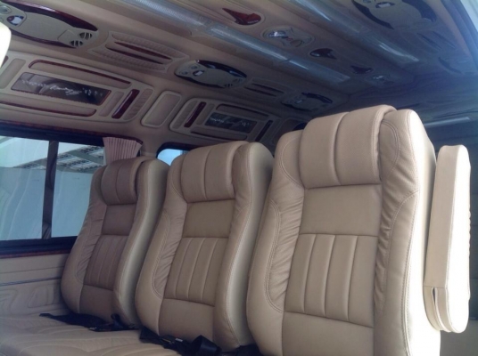 ขายรถตู้commuterหลังคาสูง2500d4d ปี13 รถ9เดือน ไมล์4600กม.แท้ เท่านั้น แต่งvip400000บาทมีใบเสร์็จยืนยัน