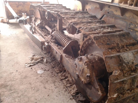 ขายรถแทรกเตอร์ CAT D5B ตีนไก่เกียร์ตัดสภาพใช้เอกสารเล่มทะเบียน