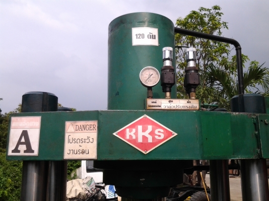 ขายเครื่องอัดยางKKSใต้หวัน 120ตัน ใช้งานได้ปีเดียว สภาพเหมือนใหม่ครับ 2ระบบ ออโต้กับแมนน่วน หน้ากว้าง27นิ้ว ลึก18นิ้ว ทำงานเร็วมาก ขาย 125000 บาท