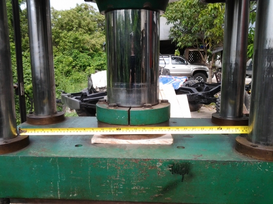 ขายเครื่องอัดยางKKSใต้หวัน 120ตัน ใช้งานได้ปีเดียว สภาพเหมือนใหม่ครับ 2ระบบ ออโต้กับแมนน่วน หน้ากว้าง27นิ้ว ลึก18นิ้ว ทำงานเร็วมาก ขาย 125000 บาท