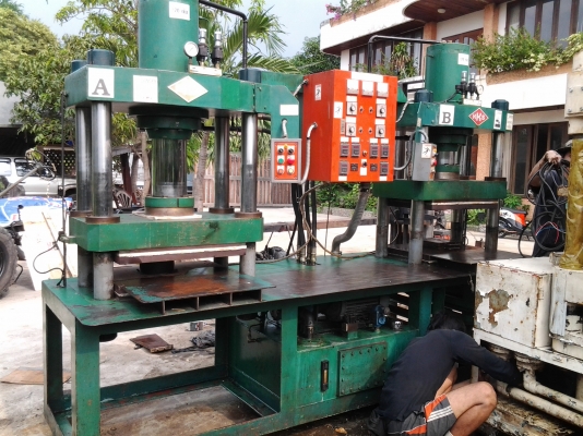 ขายเครื่องอัดยางKKSใต้หวัน 120ตัน ใช้งานได้ปีเดียว สภาพเหมือนใหม่ครับ 2ระบบ ออโต้กับแมนน่วน หน้ากว้าง27นิ้ว ลึก18นิ้ว ทำงานเร็วมาก ขาย 125000 บาท