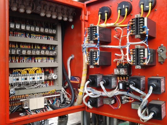 ขายเครื่องอัดยางKKSใต้หวัน 120ตัน ใช้งานได้ปีเดียว สภาพเหมือนใหม่ครับ 2ระบบ ออโต้กับแมนน่วน หน้ากว้าง27นิ้ว ลึก18นิ้ว ทำงานเร็วมาก ขาย 125000 บาท