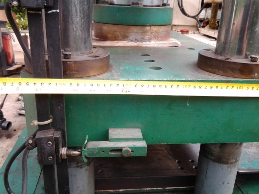 ขายเครื่องอัดยางKKSใต้หวัน 120ตัน ใช้งานได้ปีเดียว สภาพเหมือนใหม่ครับ 2ระบบ ออโต้กับแมนน่วน หน้ากว้าง27นิ้ว ลึก18นิ้ว ทำงานเร็วมาก ขาย 125000 บาท