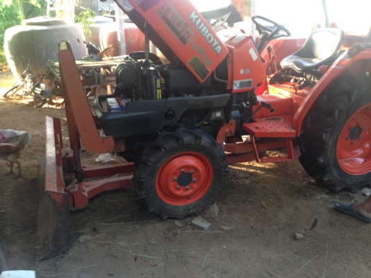 ขายด่วนรถไถนาคูโบต้า L 2808 4 WD พร้อมอุปกรณ์ ผานดันหน้า ผานหลัง รถสวยเครื่องแน่นไม่มีเยิ้ม สภาพรถพร ขายด่วนรถไถนาคูโบต้า L 2808 4 WD พร้อมอุปกรณ์ ผานดันหน้า ผานหลัง รถสวยเครื่องแน่นไม่มีเยิ้ม สภาพรถพร