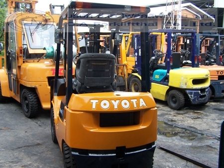 ขายรถ โฟล์คลิฟท์ TOYOTA รุ่น 7-FD15