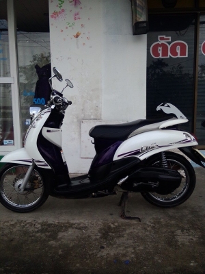 Yamaha Fino รถปลายปี 2555 สีขาว ม่วง รถสวย ลายคลาสสิค Yamaha Fino รถปลายปี 2555 สีขาว ม่วง รถสวย ลายคลาสสิค