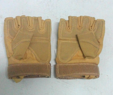 ขายถุงมือหนังแท้ครึ่งนิ้วมี2แบบเชิญดูด้านในครับ
