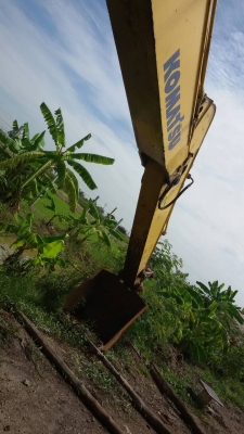 ขายด่วน KOMATSU PC 200 รุ่น6 หน้าจอหาย กล่องระบบไฟฟ้าอยู่ครบ ทำงานปกติ(หัวเดิมกระจกแตกเลยใล่หัวรุ่น8 หัวเก่ายังอยู่)