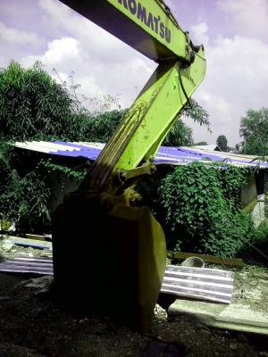 ขายด่วน KOMATSU PC 200 รุ่น6 หน้าจอหาย กล่องระบบไฟฟ้าอยู่ครบ ทำงานปกติ(หัวเดิมกระจกแตกเลยใล่หัวรุ่น8 หัวเก่ายังอยู่)