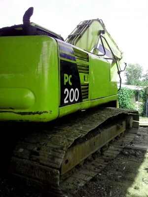 ขายด่วน KOMATSU PC 200 รุ่น6 หน้าจอหาย กล่องระบบไฟฟ้าอยู่ครบ ทำงานปกติ(หัวเดิมกระจกแตกเลยใล่หัวรุ่น8 หัวเก่ายังอยู่)