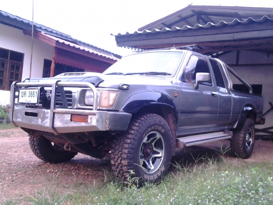 TOYOTA SR5 LN111 โฟวีลปี 40 เครื่อง 3L 2.8 ยาง 31x10.1x15  ยางใหม่4เส้น แอร์เย็น ภาษีเต็ม