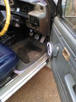 MISUBISHI สี่ประตู ไซโคลน สภาพสวยไม่สนิท เครื่องยนต์ดี ระบบแอร์เย็น เครื่องเสียงวิทยุครบ ยางใหม่คู่หน้า ขายถูกๆ